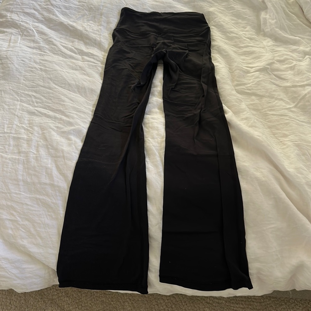 lululemon Align High-Rise Mini-Flared Pant
Regular in black size 6 NWOT